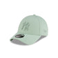New York Yankees League Essential Pastel Green 9FORTY Adjustable Hat