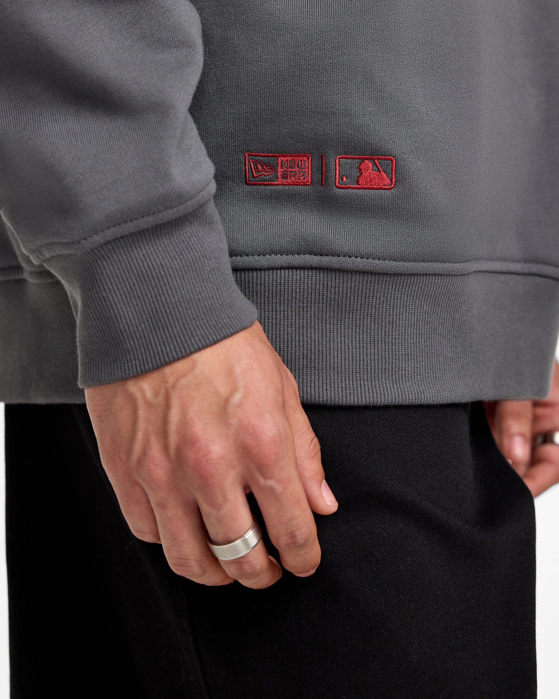 New York Yankees Point Logo Black Crewneck